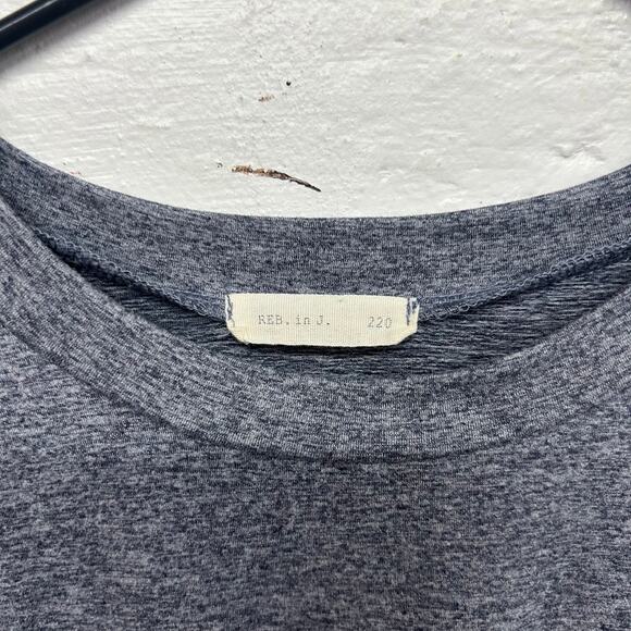 REB. in J. 220 Gray Soft Knit Flutter Sleeve Top Crochet Trim Women’s Small - Picture 3 of 5